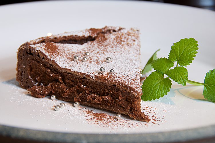 Riktigt fransk kladdig chokladtårta