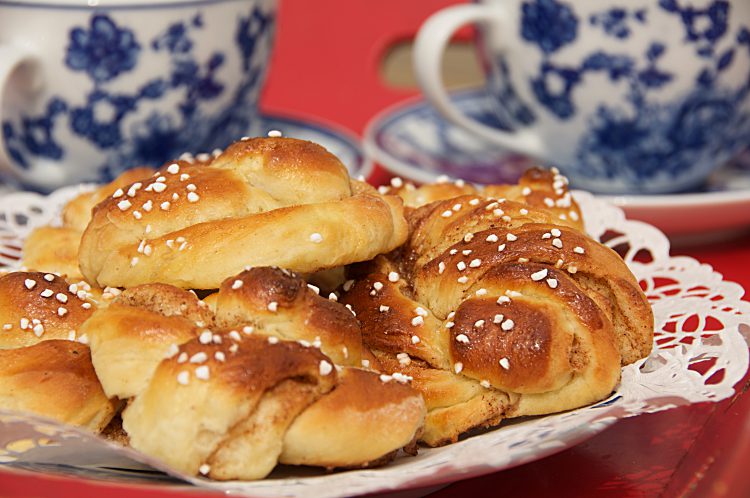 Kanelsnäckor och kaffe