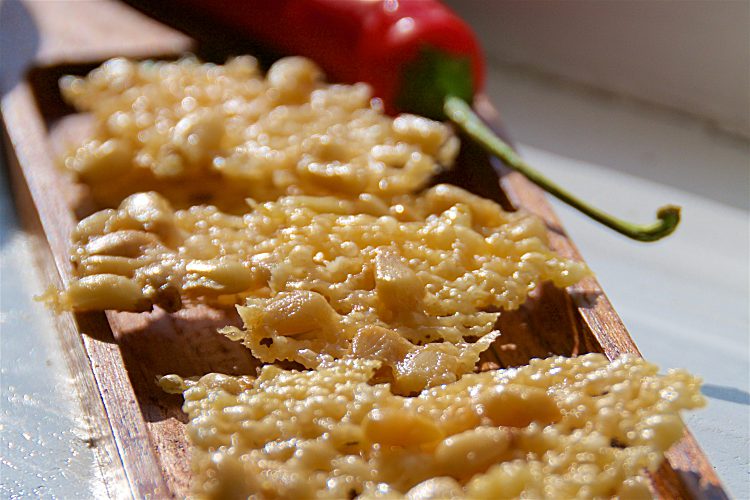 Tilltugg med parmesan och pinjenötter