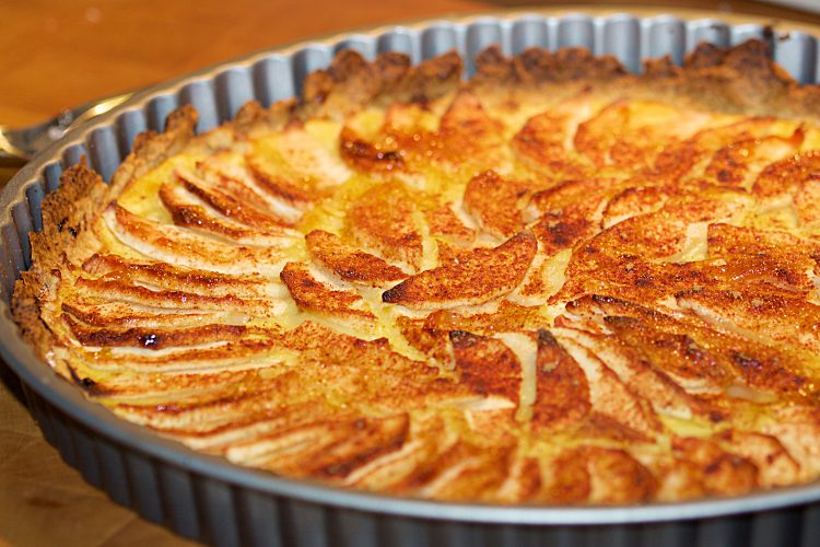 Franskt äppelflarn med vaniljkräm