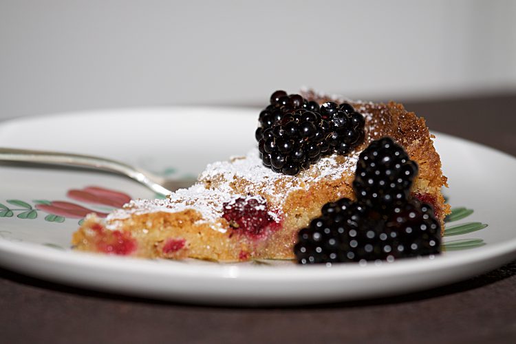 Enkel björnbärspaj