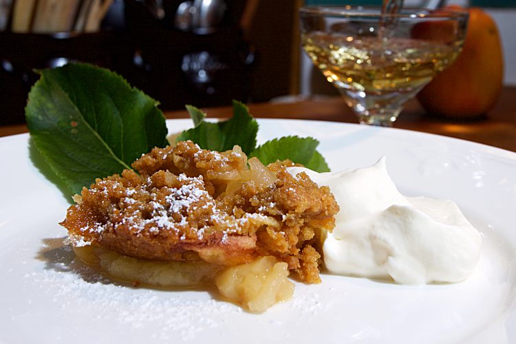 Enkel smuldegspaj med äpplen och farinsocker