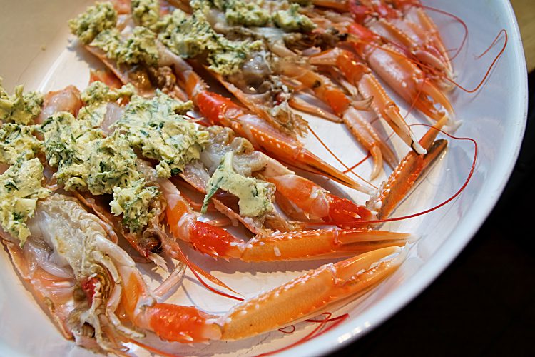 Gratinerade havskräftor från västkusten med vitlök, örtkryddor, smör och majonäs