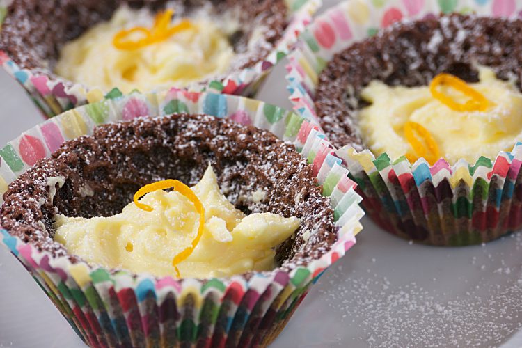 Cupcakes med choklad och apelsinglasyr