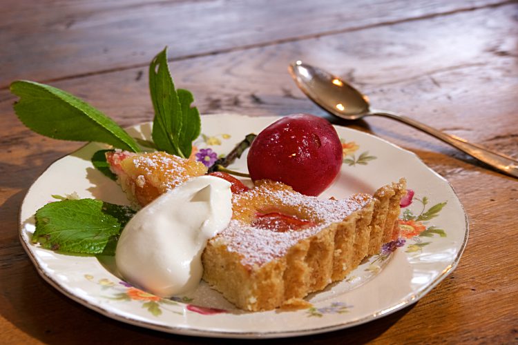 Kaka med plommon och mandelmassa, mazarinkaka