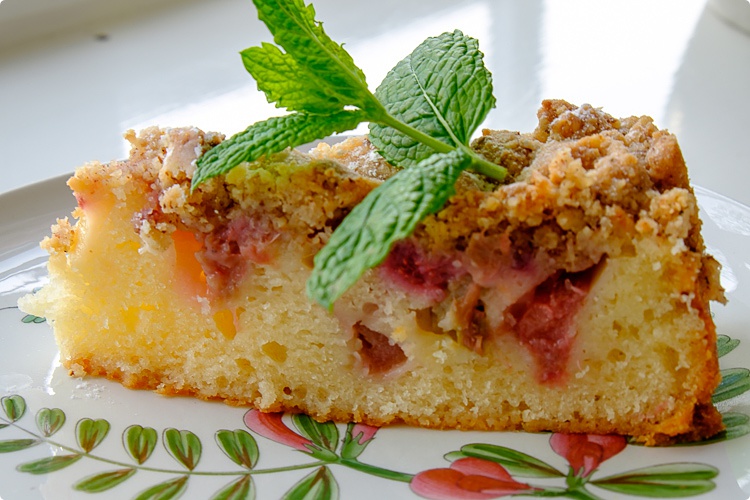 Rabarberkaka med nöttäcke