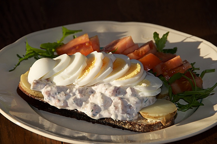 Snabba sillmackan med potatis och ägg