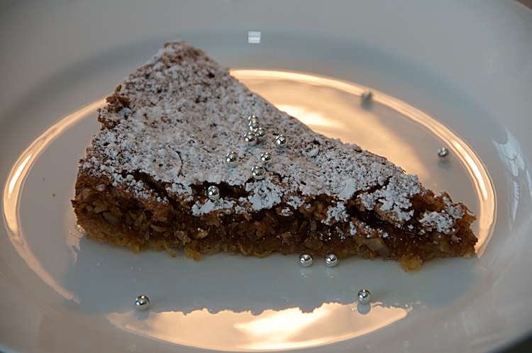 Valnötskaka med kokos och brun farin