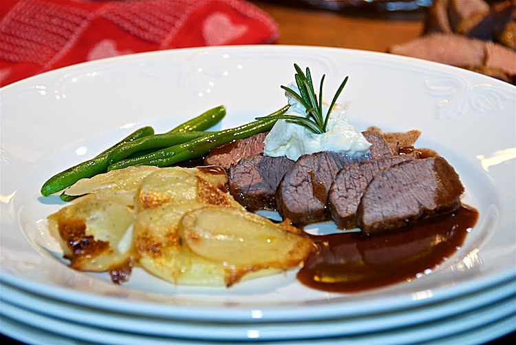 Lammytterfilé med getoströra och rödvinssås
