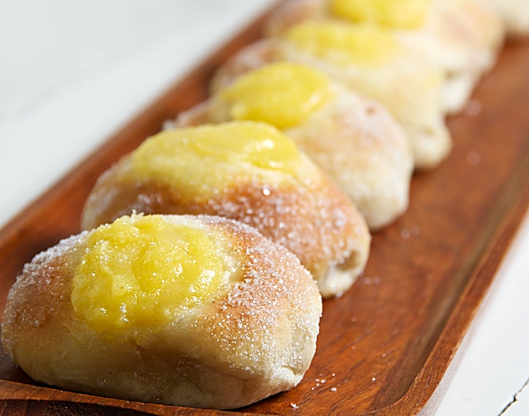 Vaniljbullar med vaniljkräm och smak av kardemumma, riktiga solskensbullar