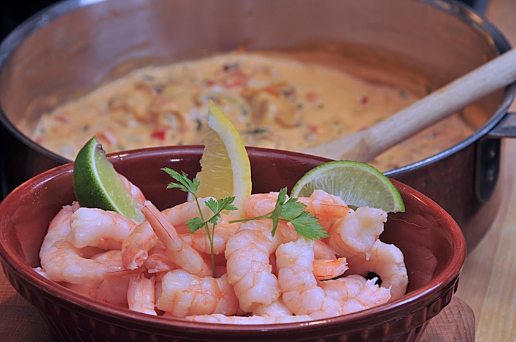 Tigerräkor flamberade i konjak med paprika, lök, champinjoner och vermouth