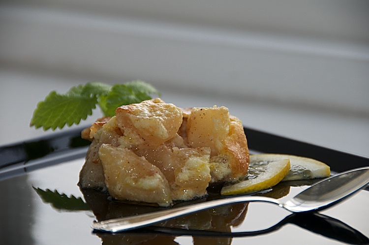 Skånsk äppelkaka med citron, kanel och marängsmet