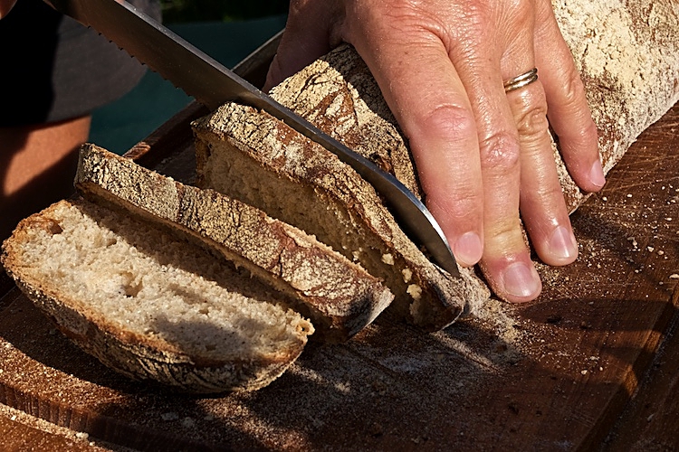 Enkelt bröd med seg knaprig skorpa