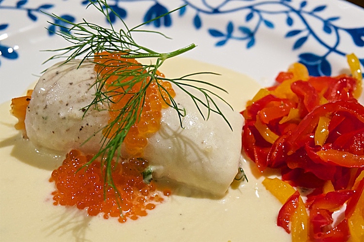 Bergtungsfiléer fyllda med gravad lax och vitvinssås med hummersmak