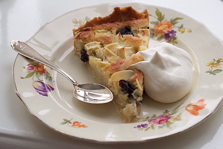 Äppelkaka med mandel och calvados