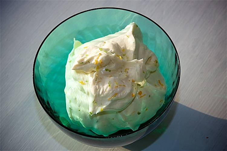 Gräddkräm med smak av citrus