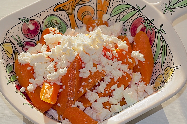 Färska morötter med fetaost