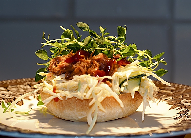 Pulled pork i öl med barbecue-sås