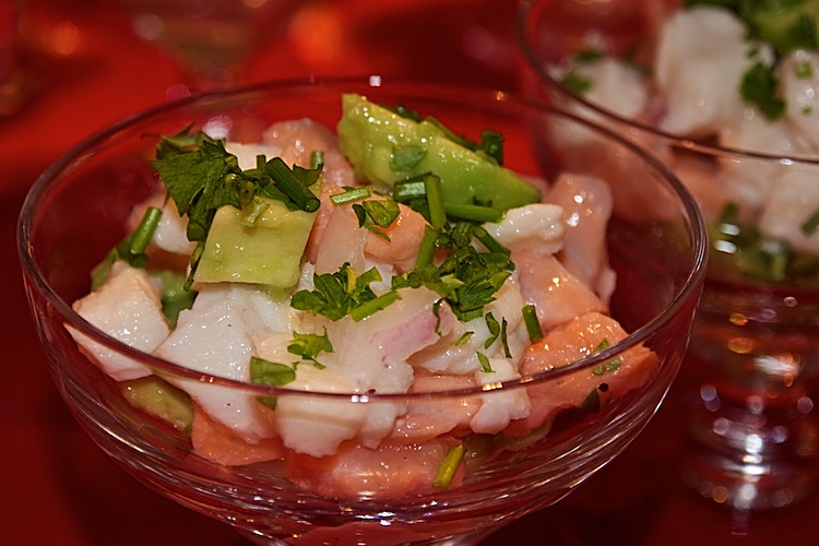 Ceviche, latinamerikansk fiskrätt med citron, lime och chili