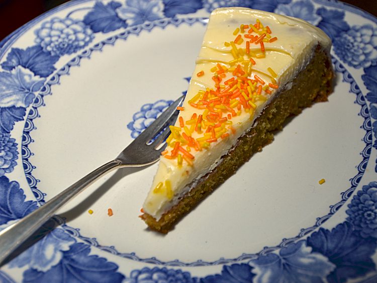 Morotstårta med glasyr