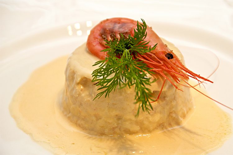 Fiskterrine med lax, sej och räkor