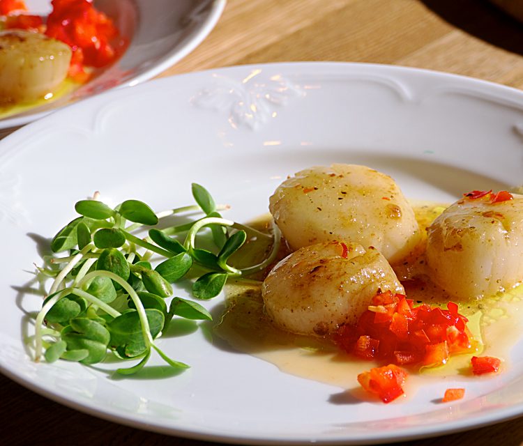 Pilgrimsmusslor med lime, olivolja och sweet chili