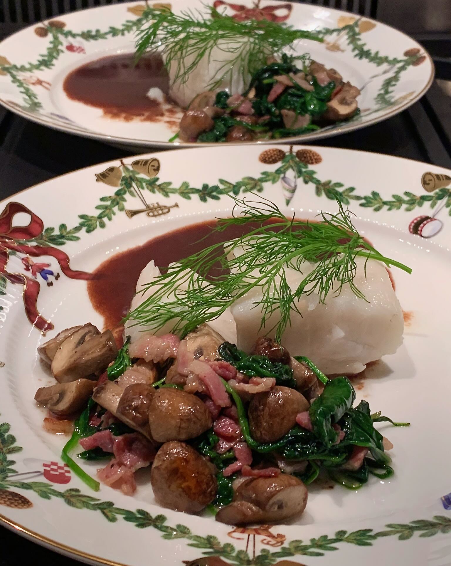 Torskrygg, bacon och rödvinssky