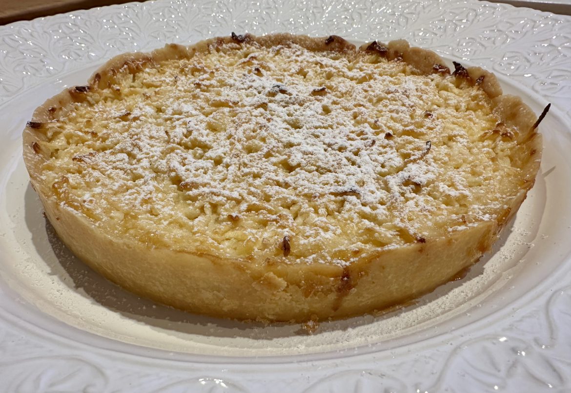 Äppelkaka med rivna äpplen